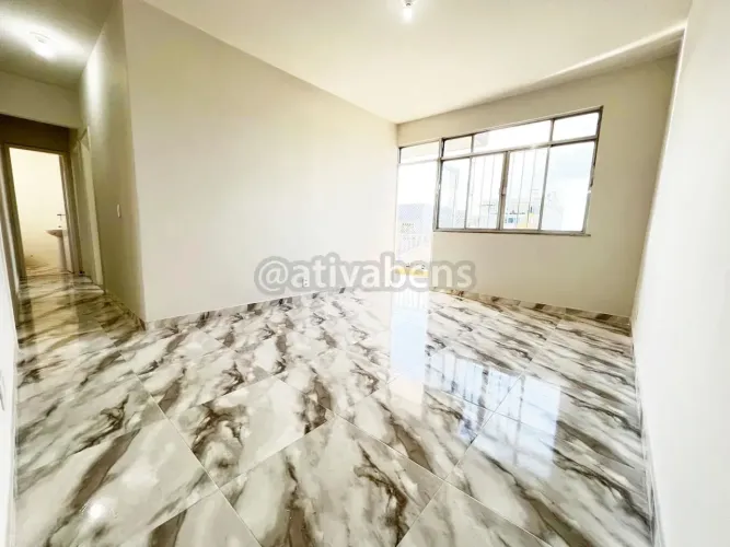 Lindo Apartamento todo reformado com 02 Quartos e Varanda na Vila da Penha