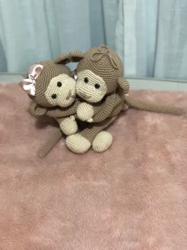 Casal de macaquinhos amigurumi para quarto de criança ou para o dia dos namorados,