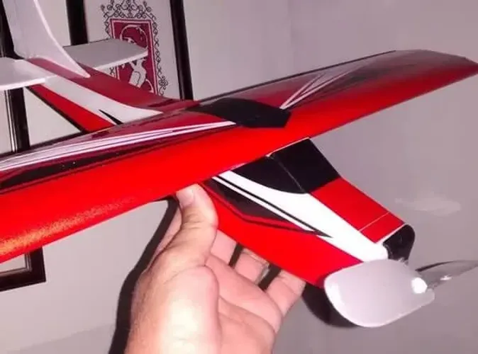 aeromodelo de voo livre voa 60metros