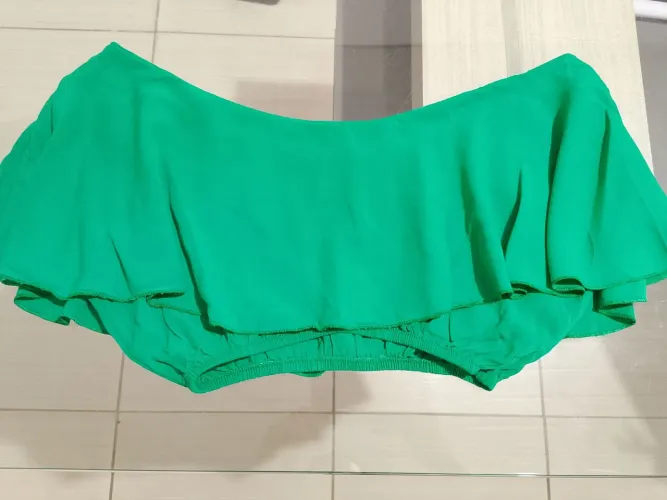 Blusa Ombro a Ombro Verde com Babado 