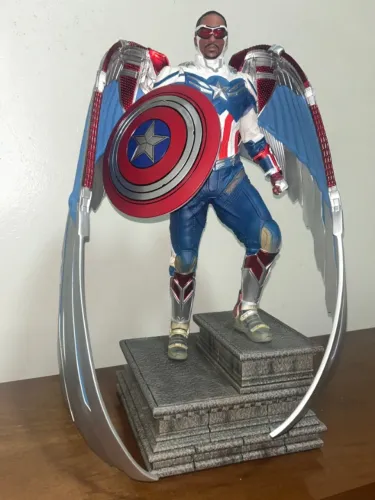 Captain America Sam Wilson - Legacy Replica 1/4 - Iron Studios- 2 Asas