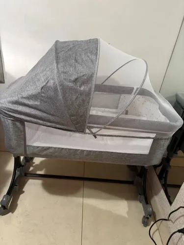 Berço portátil acoplado