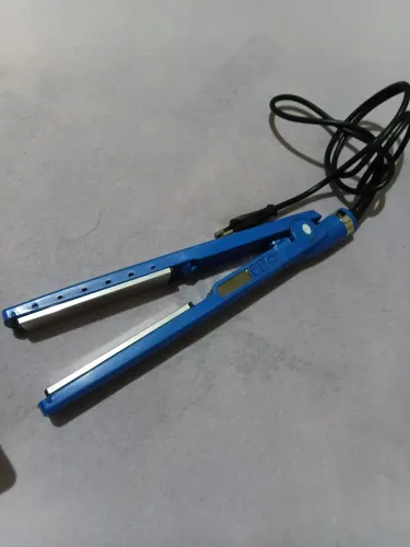 Chapinha Prancha de Cabelo Nano Titanium Azul - [Na caixa/ Excelente Estado]