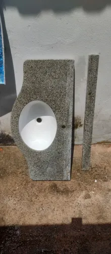 PIA DE GRANITO COM CUBA DE CERÂMICA E FRONTÃO DE GRANITO
