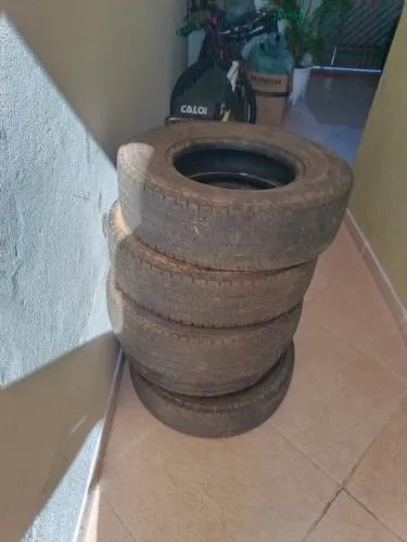 Kit pneu 205/75 R14 usados
