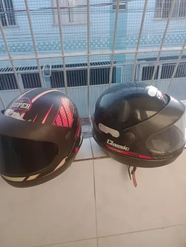 Vende-se 3 capacetes de moto