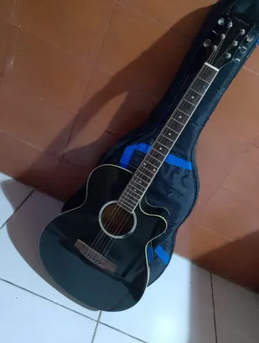 Violão Freeman Guitars Elétrico C/Capa R$ 320,00