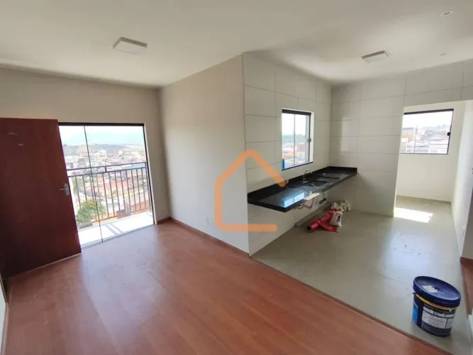 Apartamento com 2 dormitórios à venda, 60 m² por R$ 290.000 - Vergani - Pouso Alegre/MG