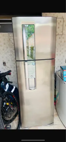 Geladeira com. Congelador