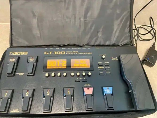 Pedaleira Boss GT-100 Ver.2 + Bag - Ótimo Estado