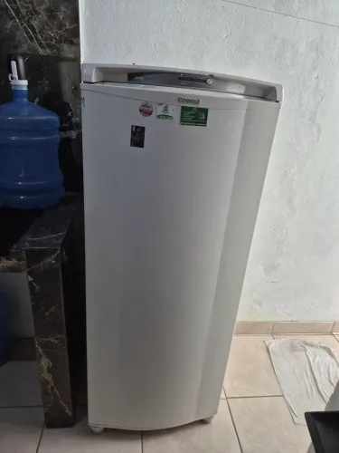 Vendo geladeira quebra galho.