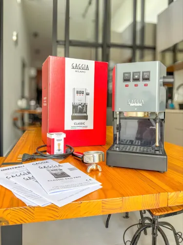 Máquina expresso Gaggia Classic Evo Pro E24- 9Bar/grupo latão