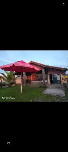 Casa de frente pro mar com edícula
