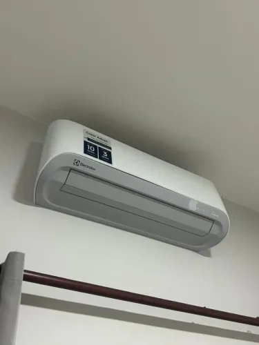 Ar- Condicionado Split Electrolux 9.000 BTUs Color Adapt Frio Triple Protection