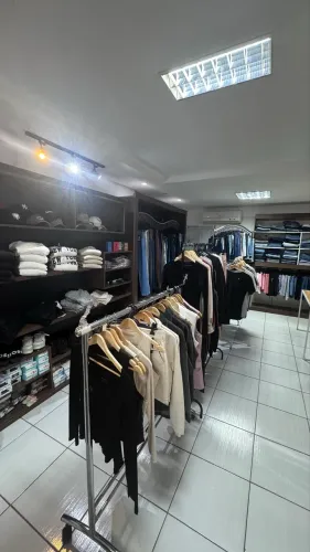 LOJA COMPLETA À VENDA ? PORTEIRA FECHADA