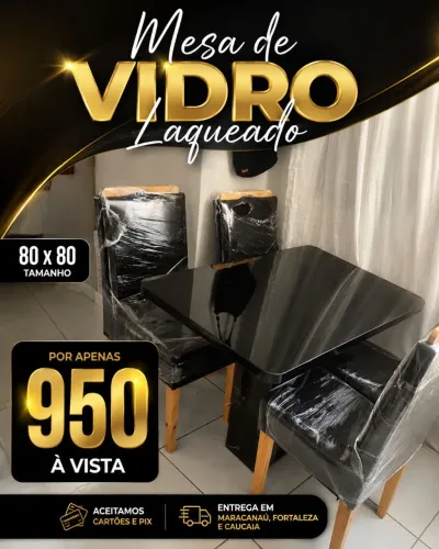 Mesa com vidro laqueado