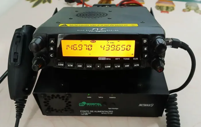Rádio Quadriband Tyt Th-9800 + Fonte Montel Mtac1216f (Usado)
