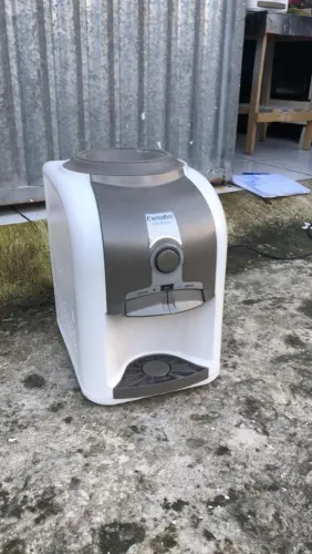Gelagua de mesa