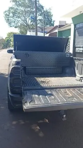 Precisa de um homem pra descarregar e carregar caixa de peixe.