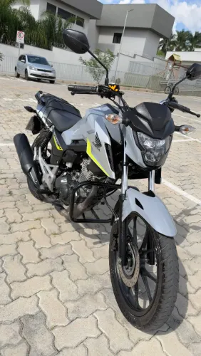Titan 160 muito nova conservada.