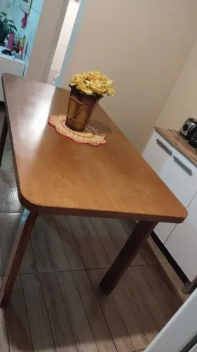 Mesa de madeira 160 cm por 90 cm 