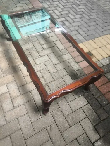 MESA DE CENTRO COM TAMPO DE VIDRO