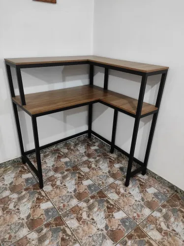 Escrivaninha reforçada base metálica pintura a pó, excelente para trabalhos com notebook