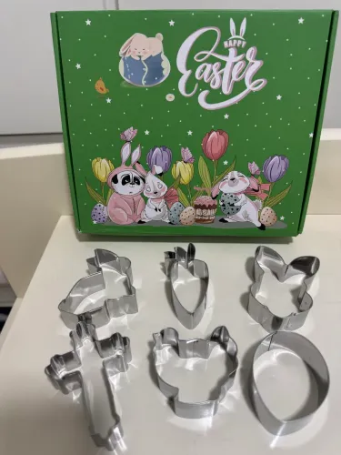 6 PEÇAS -CORTADORES BISCOITOS METAL PÁSCOA-  IMPORTADOS- NOVOS