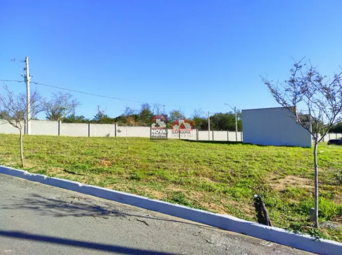 Terreno à Venda no Parque das Palmeiras em Pindamonhangaba - SP
