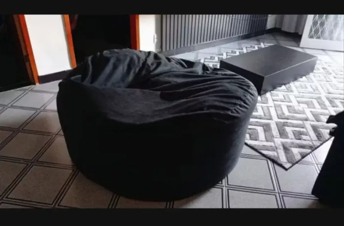 Puffs grandes em Suede já com enchimento