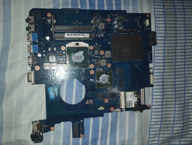 Placa Mãe Samsung NP550P5C c/ Processador Intel Core i5 / Placa com defeito LEIA