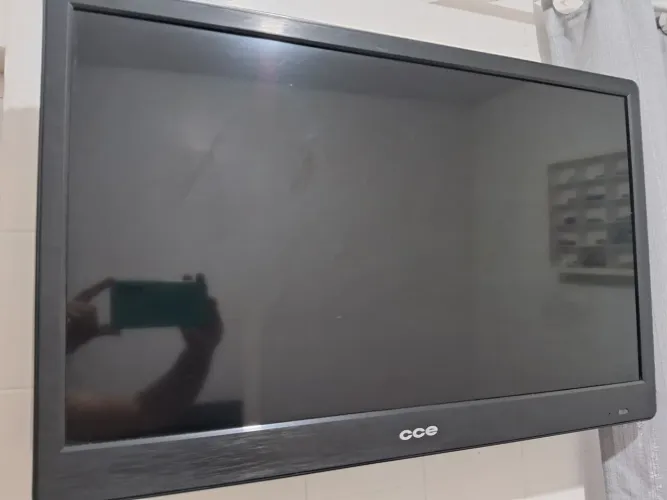 Televisão CCE 28 Polegadas - Parece 32
