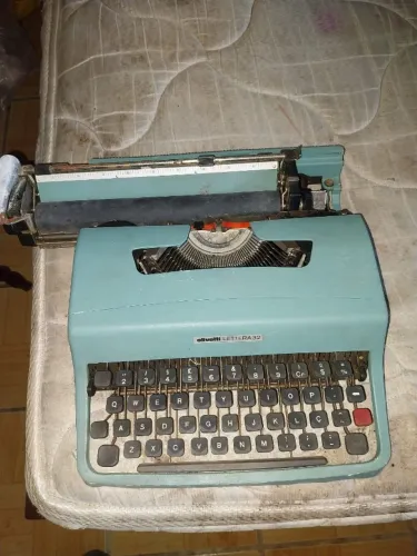 Maquina escrever Olivetti Lettera 32. COLECIONADOR Ano 1963