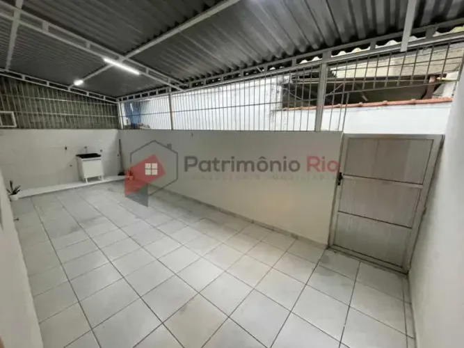 Casa de vila com 2 quartos em Brás de Pina - Rio de Janeiro - RJ
