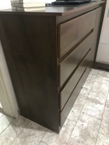 Vendo cômoda, leia o anúncio.