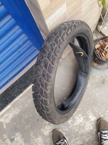 Pneu traseiro, óleo 20w50 e uma câmera 