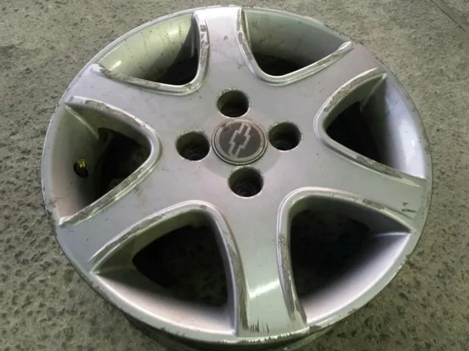 Roda aro 15 GM Astra Advantage Prata Corsa 4X100 jogo usado