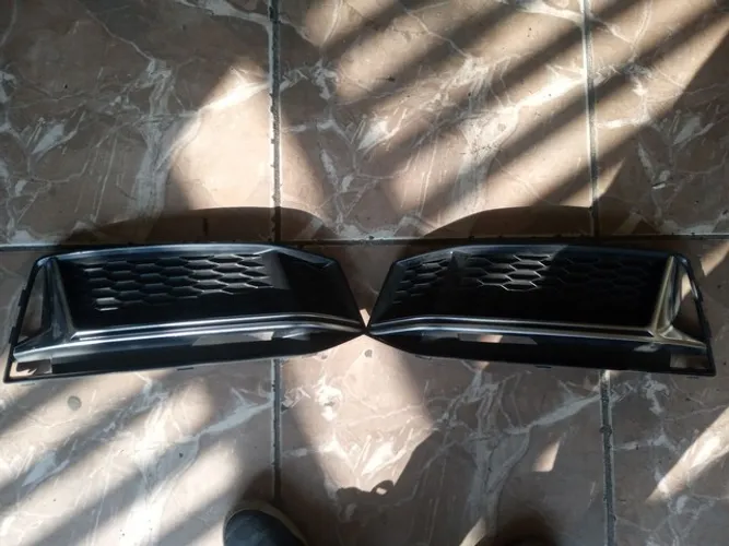 Grade milha Audi A4 2019 (8W0 807 681 K)