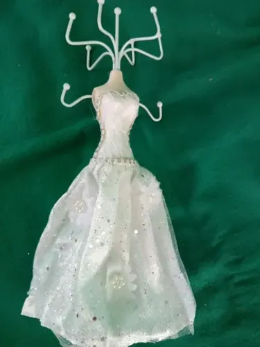 Lindo Porta Jóias mulher com roupa branca otimo para presente Anel Brinco colar