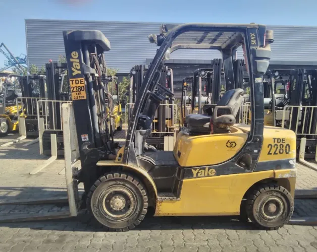 Empilhadeira Yale 50VX ano 2018 para 2500 kg, à Diesel, torre triplex,  em SP