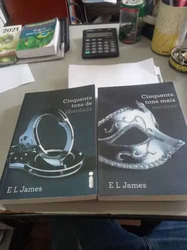 Livros Cinquenta Tons -  Liberdade e Mais Escuros E.L James - Novos