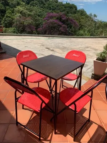 Conjunto de mesa e cadeira
