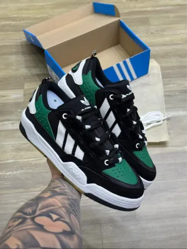 Tênis Adidas 2000
