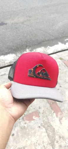 Boné Quik Trucker Redinha Snap Back, Aba curva fecho regulável 