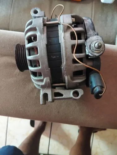Alternador semi-novo