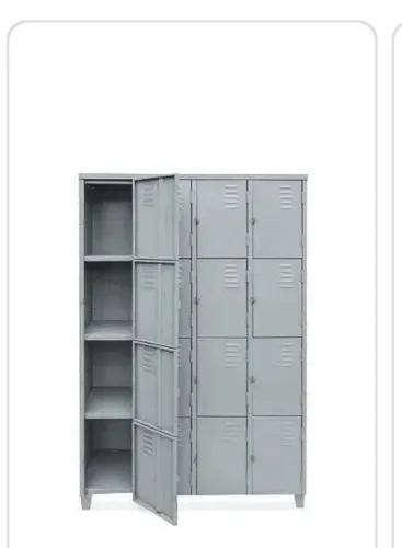 Guarda volume com 16 portas 