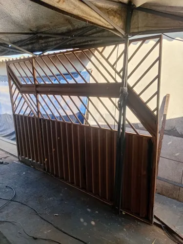 Portão residencial de correr em cima ou em baixo 3.01 mt por 2.6 altura