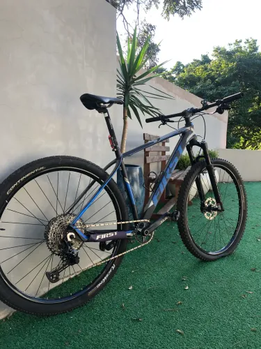 Bicicleta First Athymus aro 29