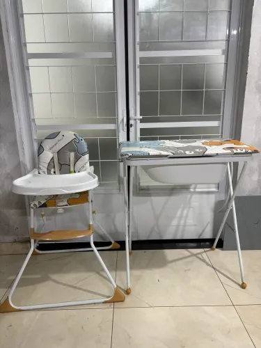 Cadeira de alimentação + banheira