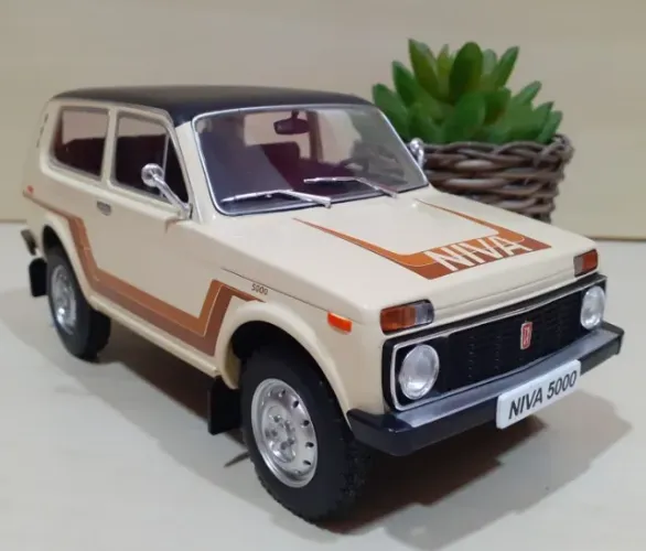 Miniatura Lada Niva 5000 1981 1/18 Model Car Raridade na caixa